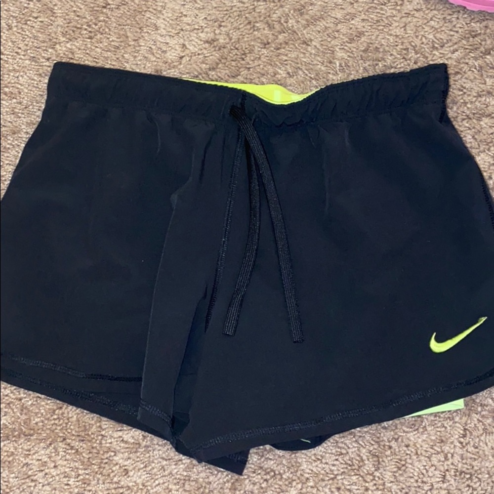 Nike Shorts w Built in